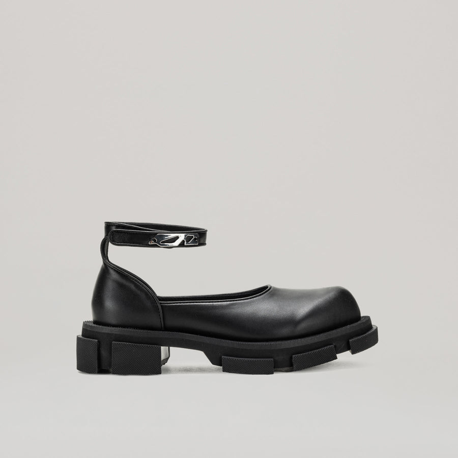 GAO MARYJANE black shoes with ankle strap and metal logo buckle