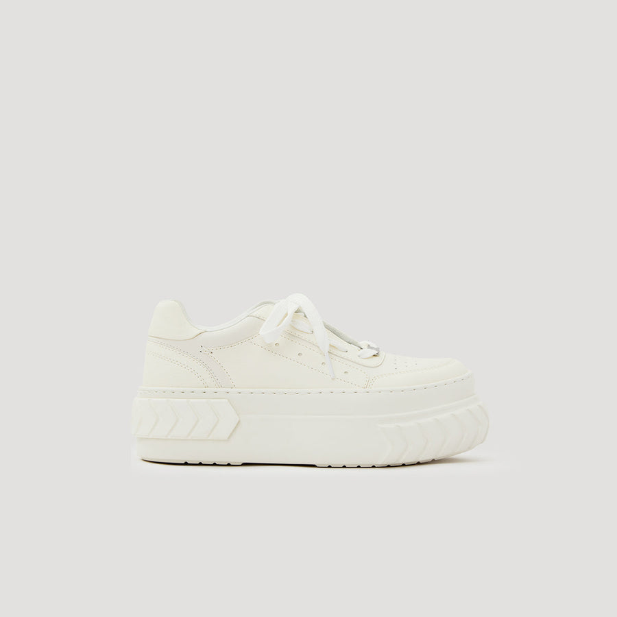 TYRES PLATFORM CHEVRON Sneaker in white with platform sole and chevron pattern