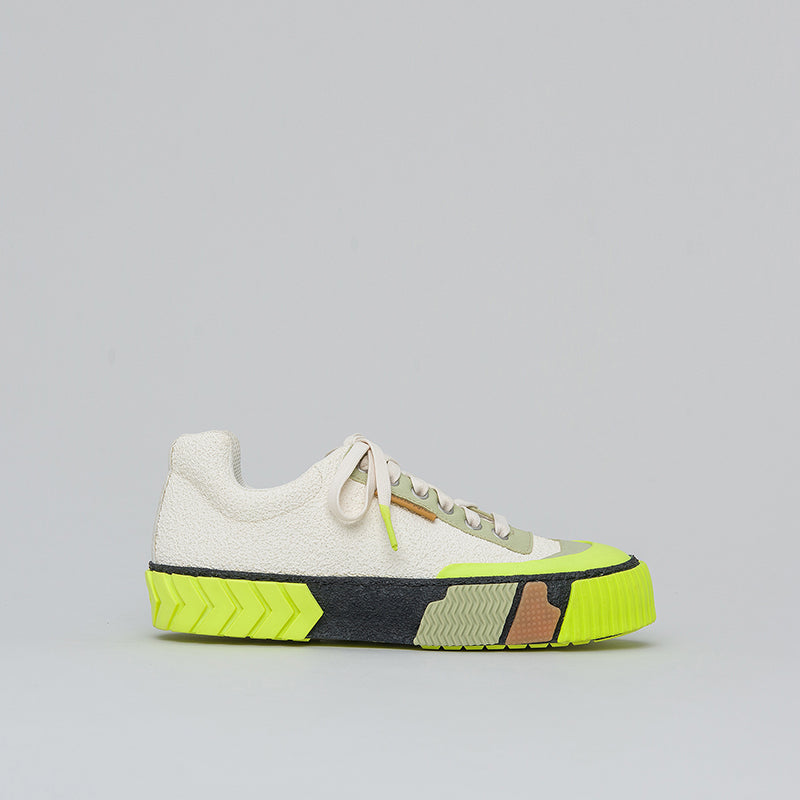 BROKEN-C LOW TOP shoes in stone white with neon yellow sole and lace-up design
